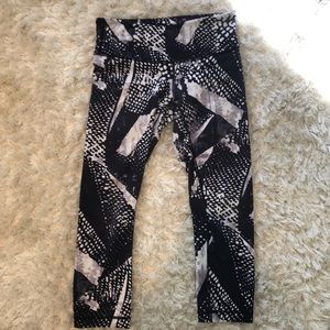 Lululemon patterned cropped leggings